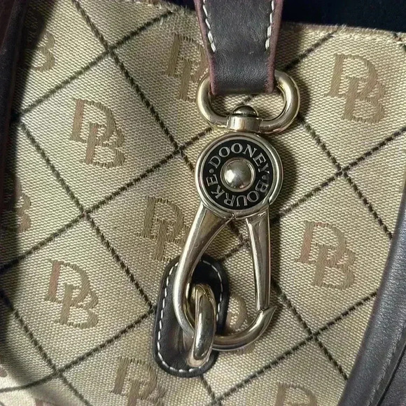 Authentic Dooney & Bourke shoulder Bag - Picture 2 of 6